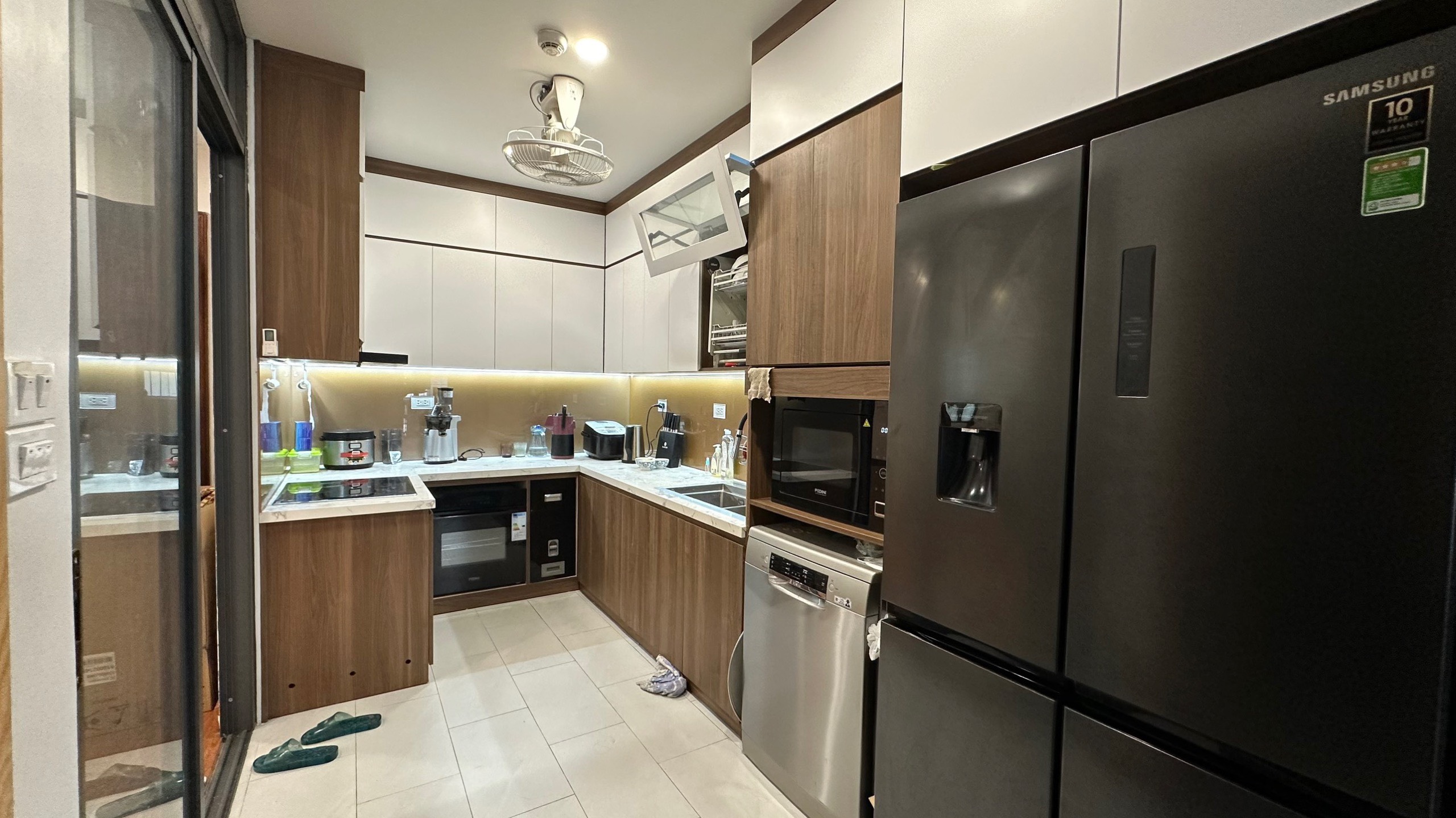 Bán căn hộ 4PN/140,3m2 full đồ sẵn sổ đỏ tòa N01T3 Ngoại Giao Đoàn 3