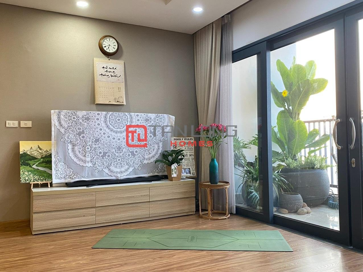 Bán chung cư Ngoại Giao Đoàn N03T5: 3PN/133m2 full đồ, có slot ô tô, sổ đỏ 3