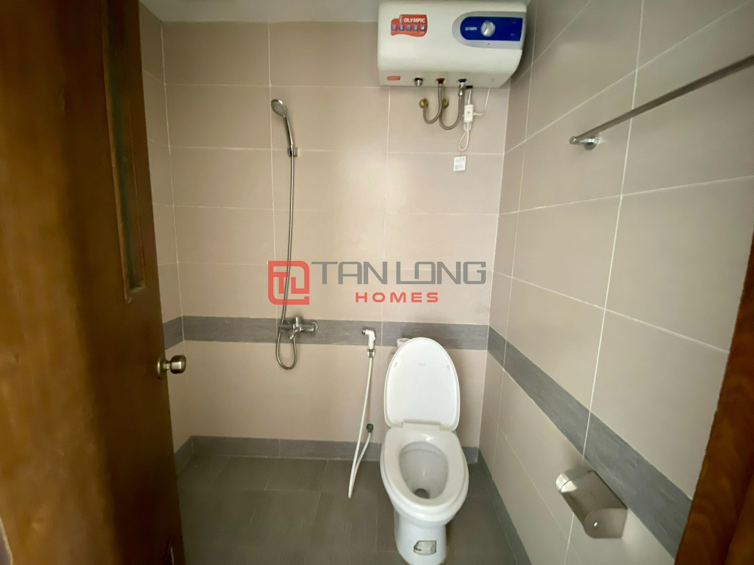 BÁN GẤP: Căn 2PN/68m2 đồ cơ bản, có sổ đỏ tại N04A Ngoại Giao Đoàn 7