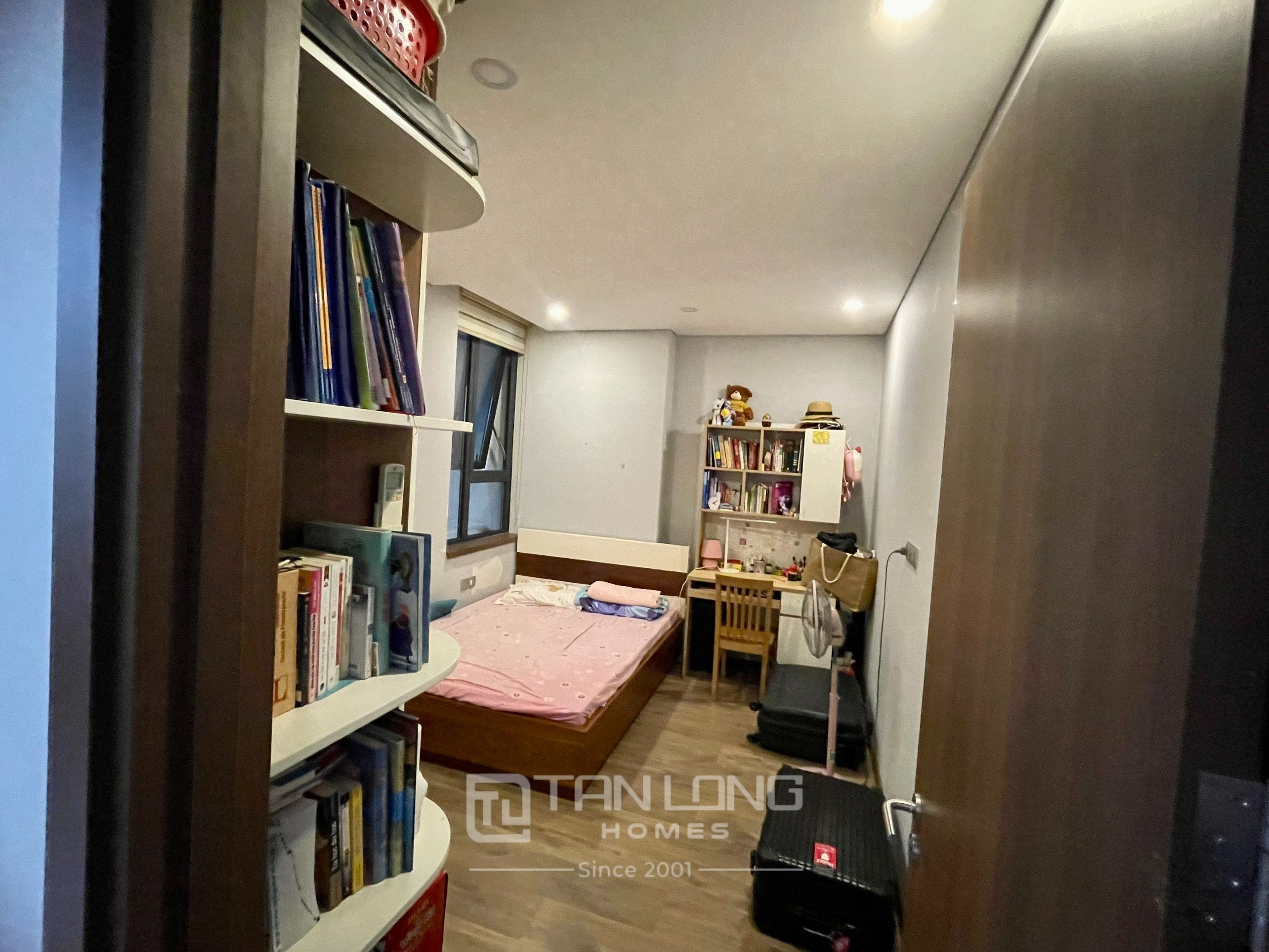 Bán nhanh căn 3PN/110m2 tầng trung full đồ tại N01T4 Ngoại Giao Đoàn 9