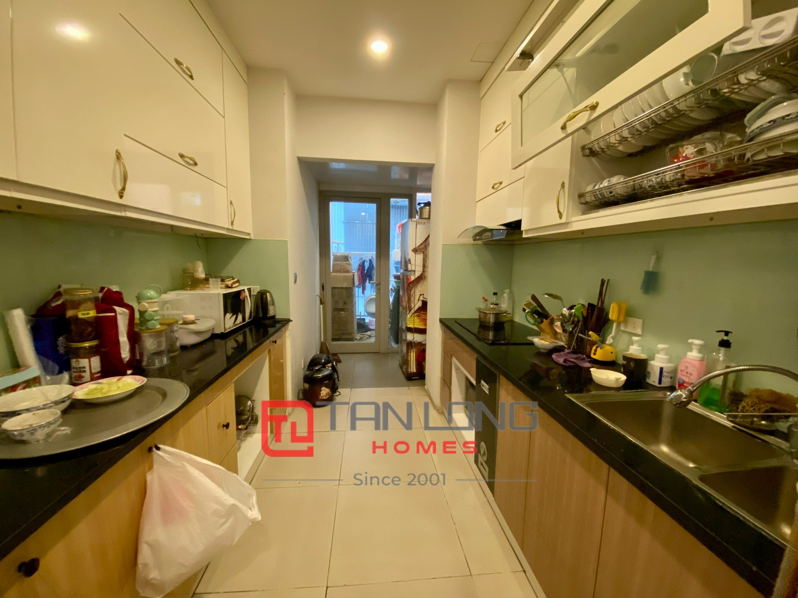 Bán nhanh căn hộ 2 ngủ 86,8m2 full đồ, có sổ đỏ tại N03T2 Ngoại Giao Đoàn 4