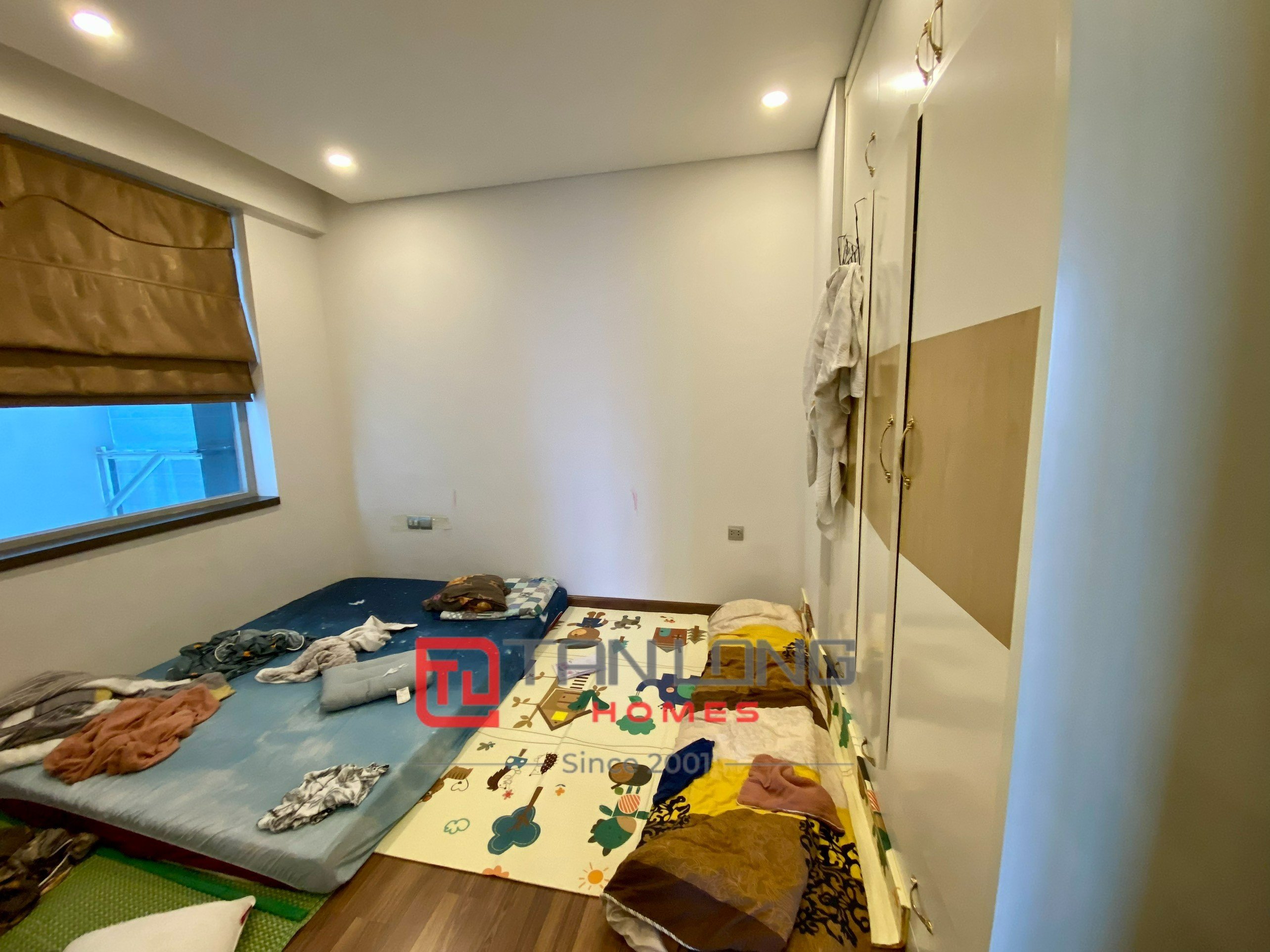 Bán nhanh căn hộ 2 ngủ 86,8m2 full đồ, có sổ đỏ tại N03T2 Ngoại Giao Đoàn 7