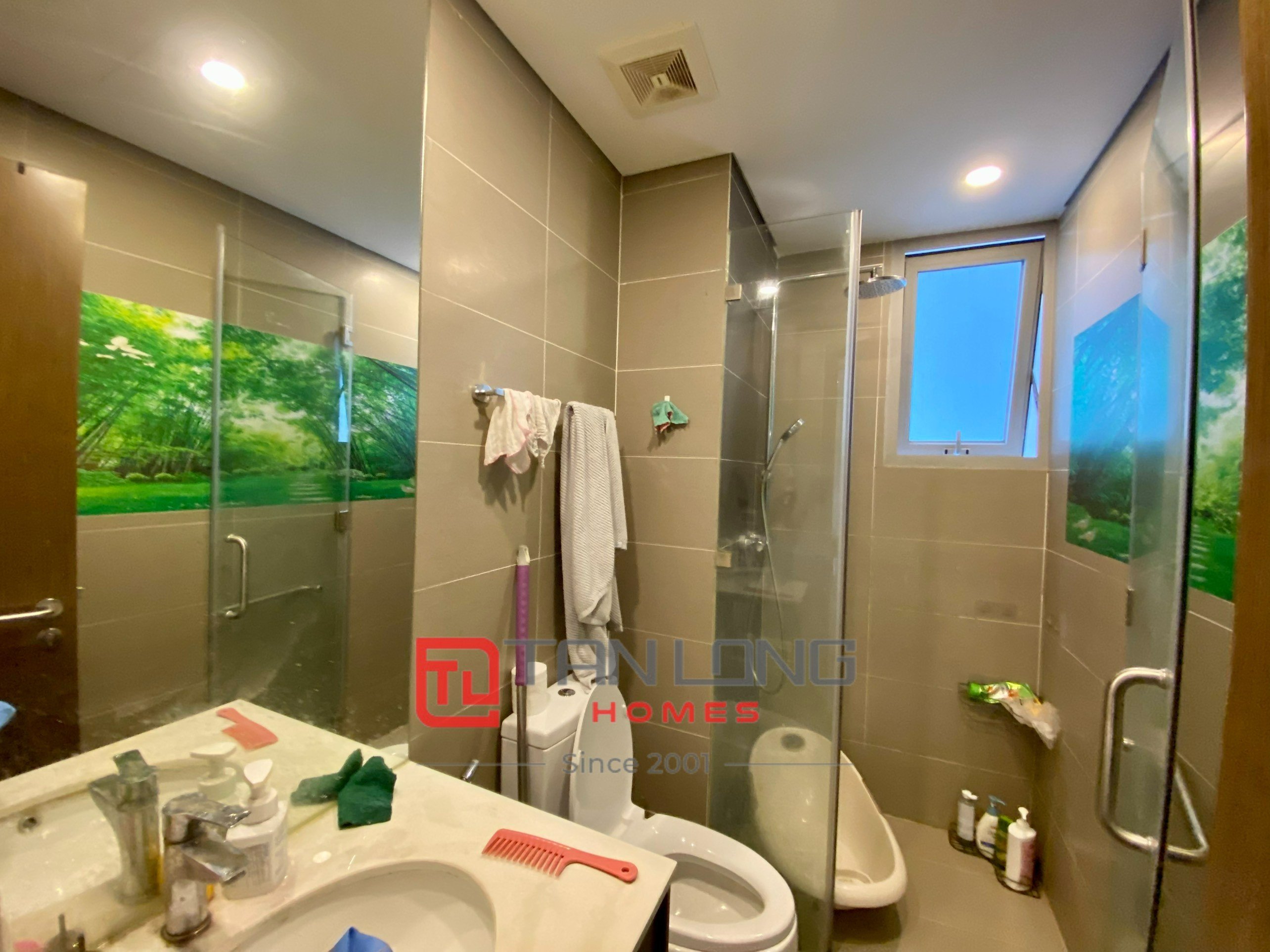 Bán nhanh căn hộ 2 ngủ 86,8m2 full đồ, có sổ đỏ tại N03T2 Ngoại Giao Đoàn 8