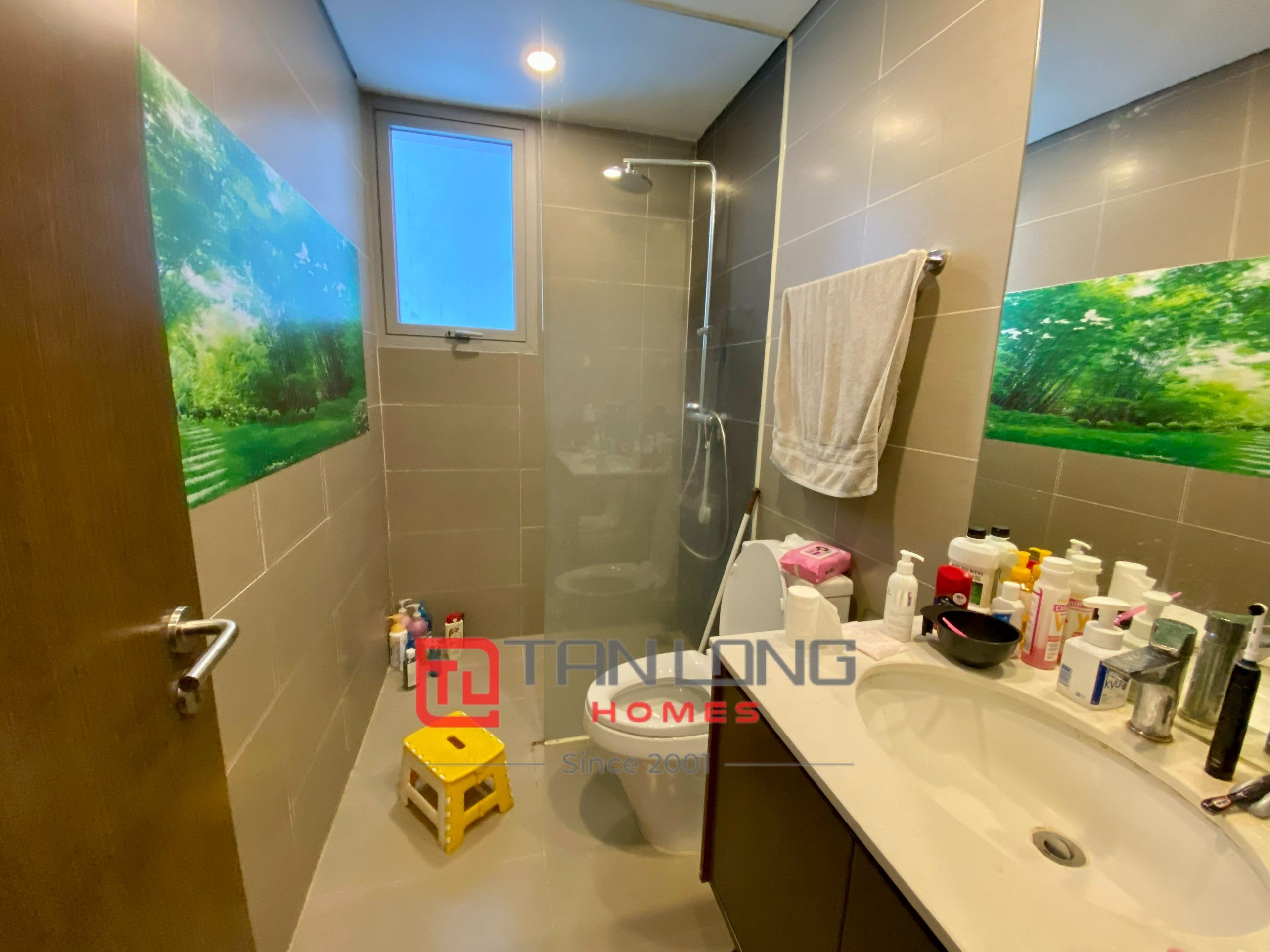 Bán nhanh căn hộ 2 ngủ 86,8m2 full đồ, có sổ đỏ tại N03T2 Ngoại Giao Đoàn 9