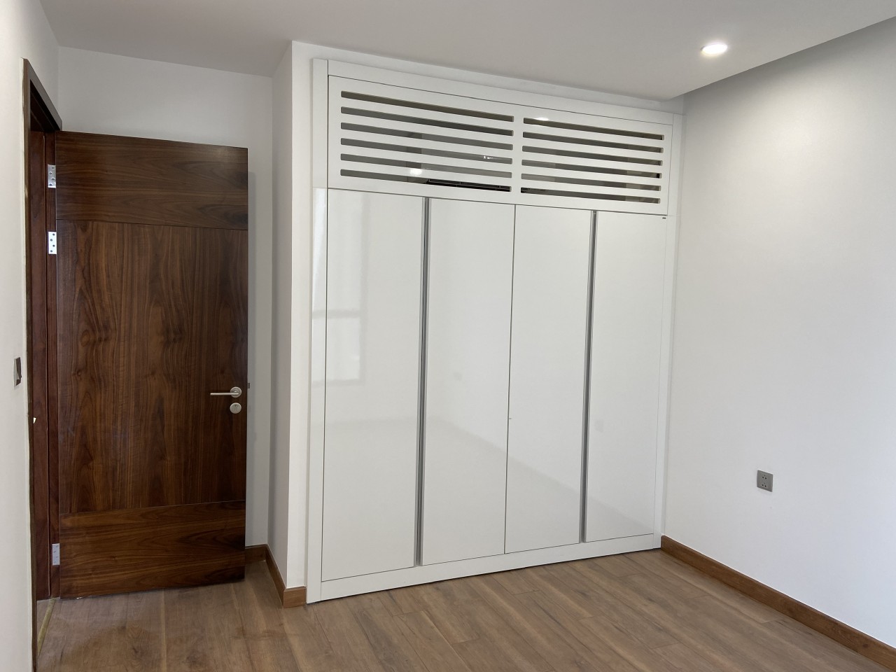 Bán suất ngoại giao căn 1 phòng ngủ tầng cao tòa D2 chưng cư 6TH-ELEMENT 4