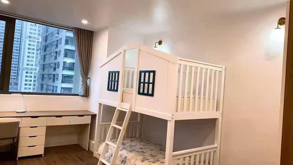 Cần bán căn hộ 3 ngủ 129m2 tòa N04BT1 Ngoại giao đoàn đủ đồ sẵn sổ đỏ, có slot ô tô 4