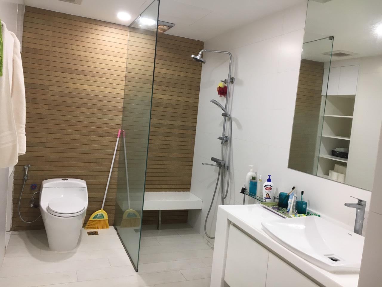 Cần bán căn hộ 4 ngủ siêu rộng thoáng tại Chung cư Ngoại giao đoàn 9