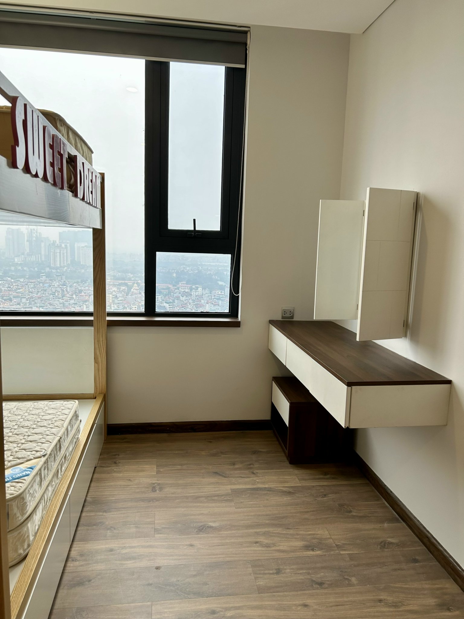Cần bán gấp căn 2PN/87m2 tầng cao view hồ - đại sứ quán tòa N01T4 3