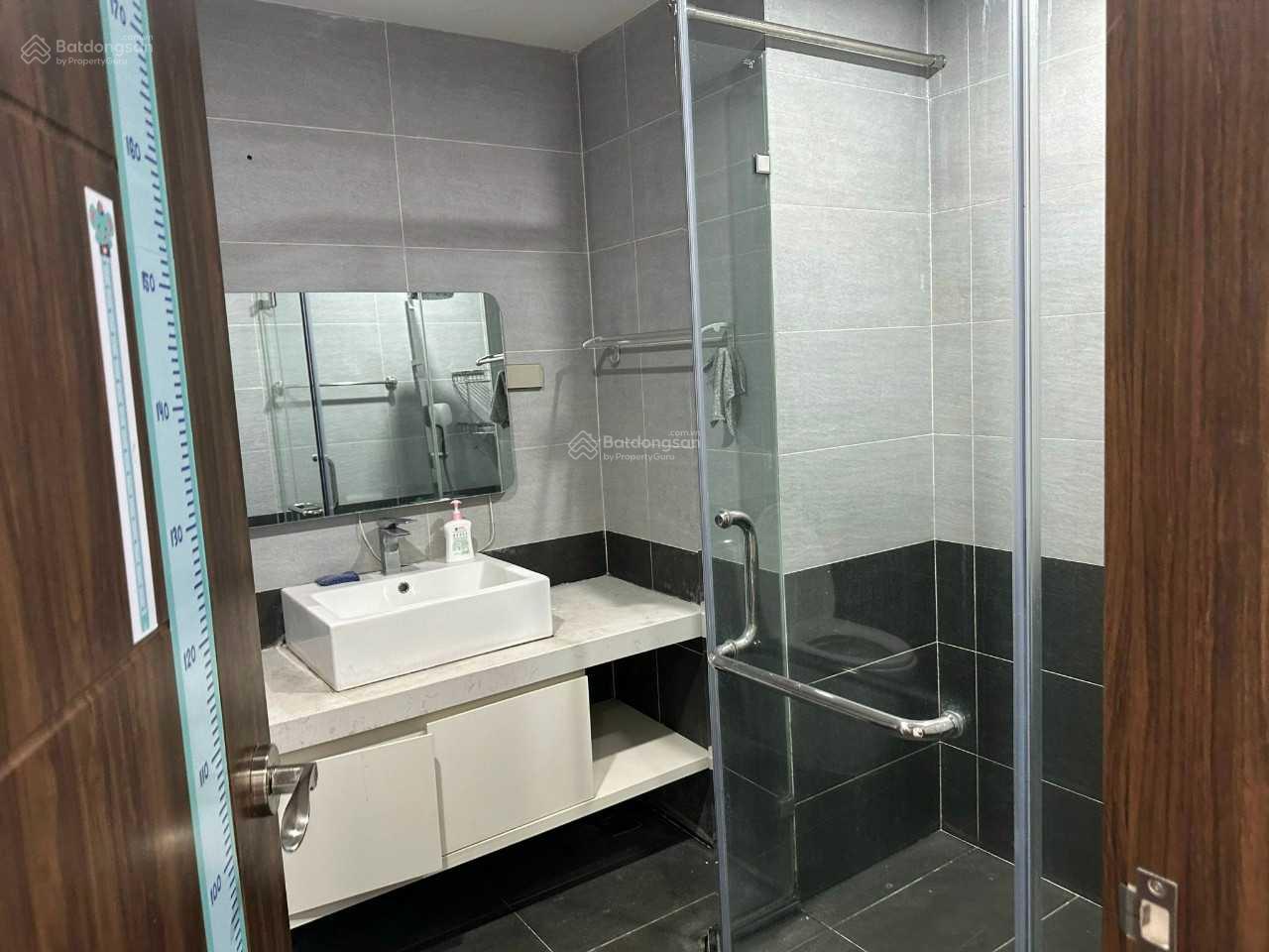 Cần cho thuê căn hộ 1 phòng ngủ toà CT1A KĐT Nghĩa Đô diện tích 45m2 tầng cao đủ đồ vào ở luôn 4