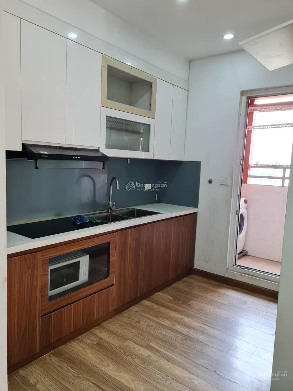 Cần cho thuê căn hộ 2 phòng ngủ full đồ diện tích 70m2, tầng cao view thoáng toà CT2B KĐT Nghĩa Đô 1