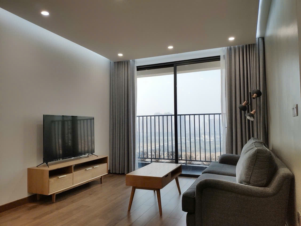 Cần cho thuê căn hộ 2 phòng ngủ tòa 6th Element Tây Hồ diện tích 83m2 đủ đồ phù hợp gia đình thuê lâu dài 1