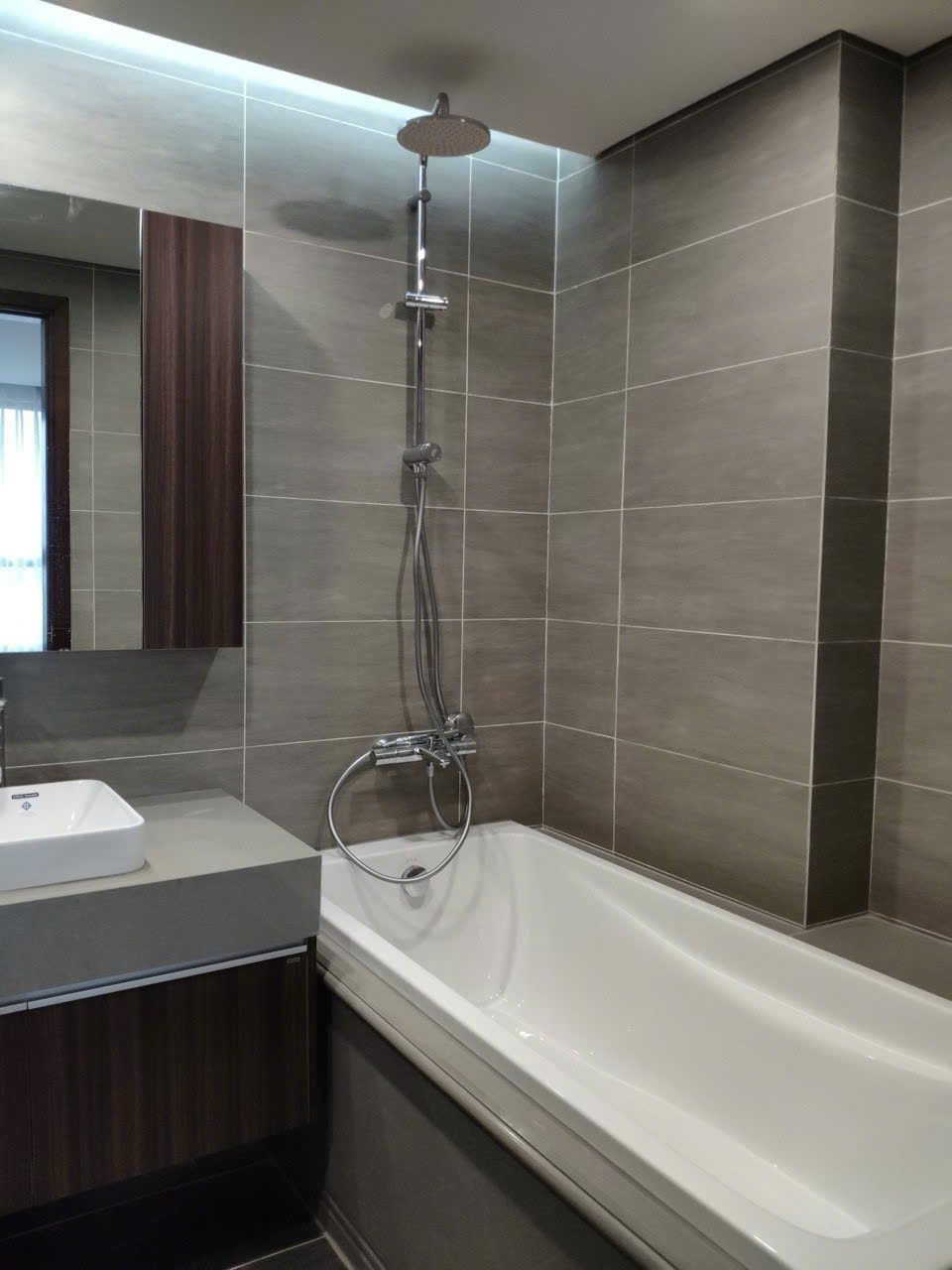 Cần cho thuê căn hộ 2 phòng ngủ tòa 6th Element Tây Hồ diện tích 83m2 đủ đồ phù hợp gia đình thuê lâu dài 6