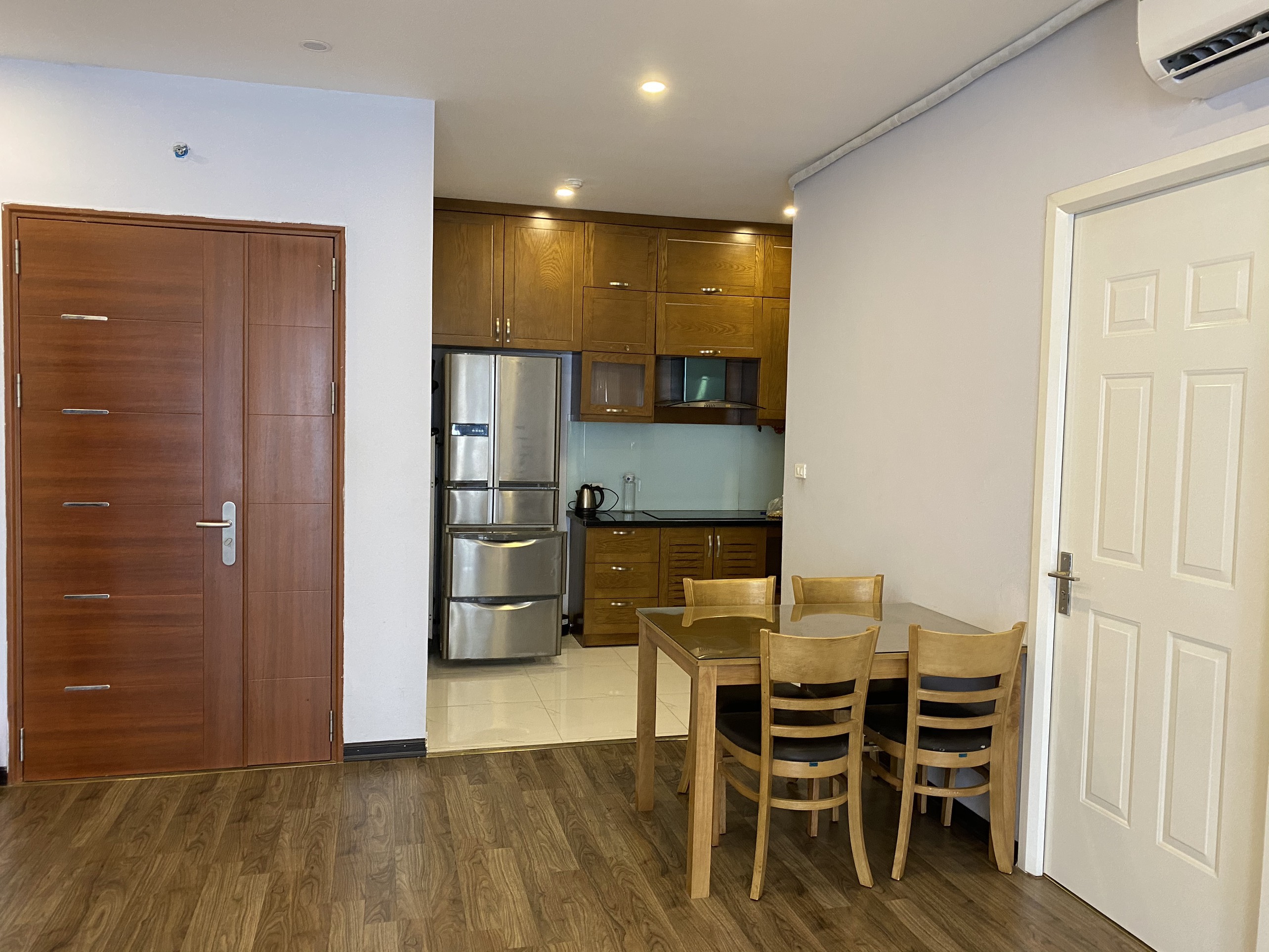 Cần cho thuê căn hộ toà N02 T2 chung cư Ngoại Giao Đoàn 4