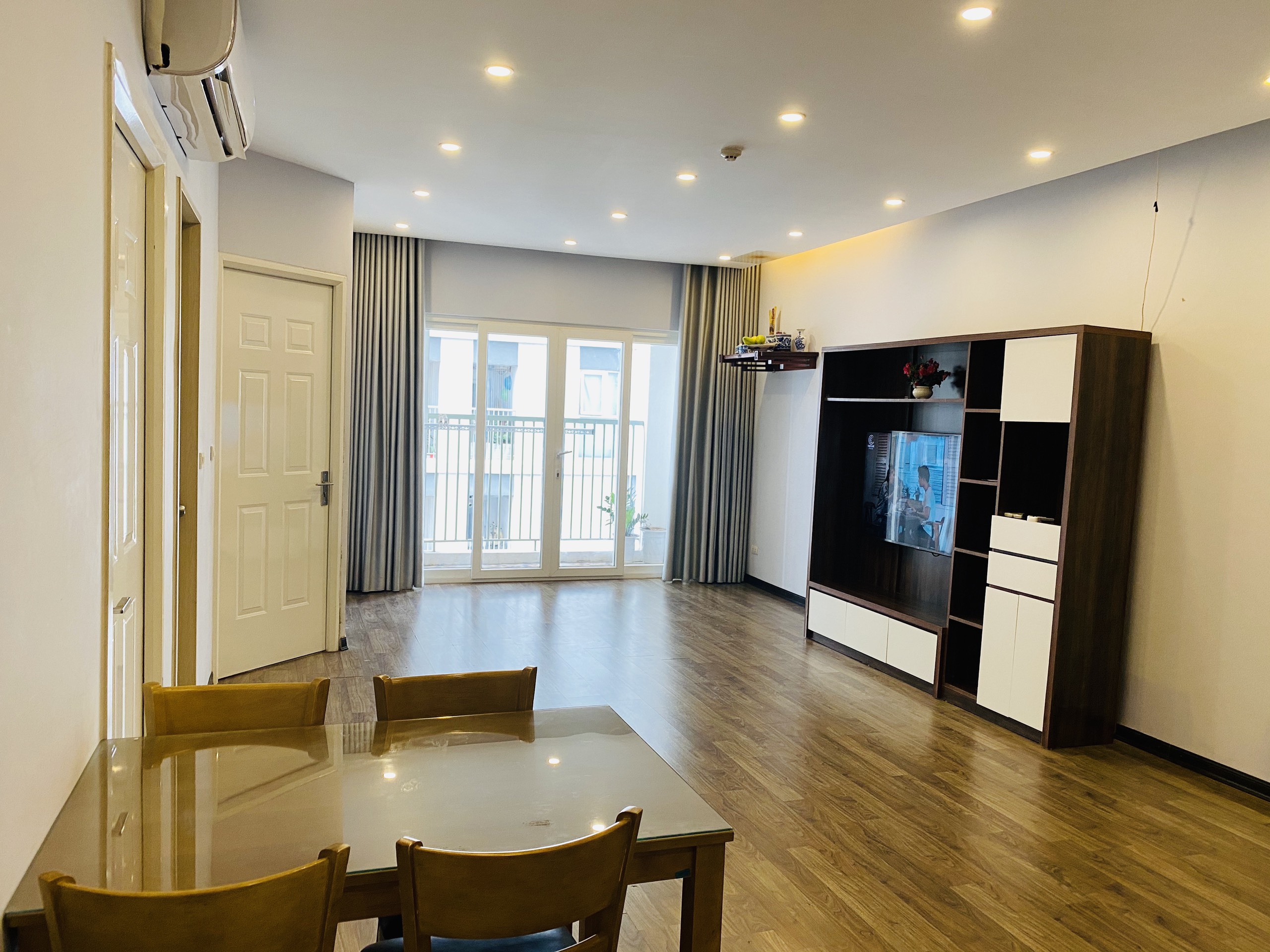 Cần cho thuê căn hộ toà N02 T2 chung cư Ngoại Giao Đoàn 5