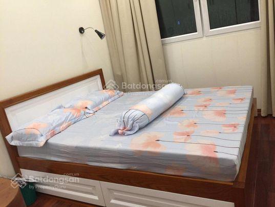 Cần tiền bán gấp căn hộ 2 phòng ngủ tại KĐT Nghĩa Đô diện tích 70m2 full đồ tầng trung view công viên 3