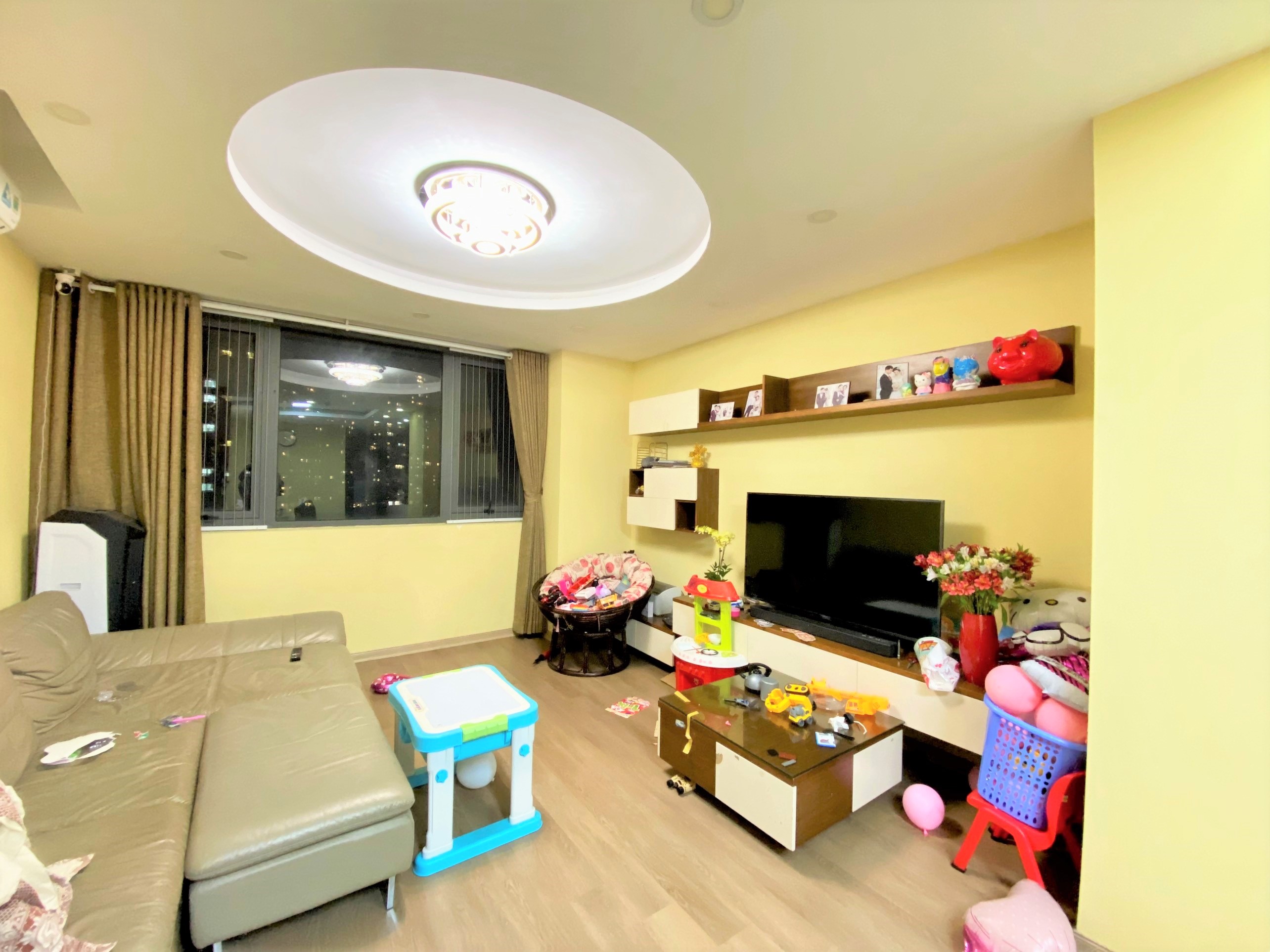 Chính chủ bán căn 3PN/103m2 tầng trung, full đồ tại N04B, bao mọi thuế phí 1