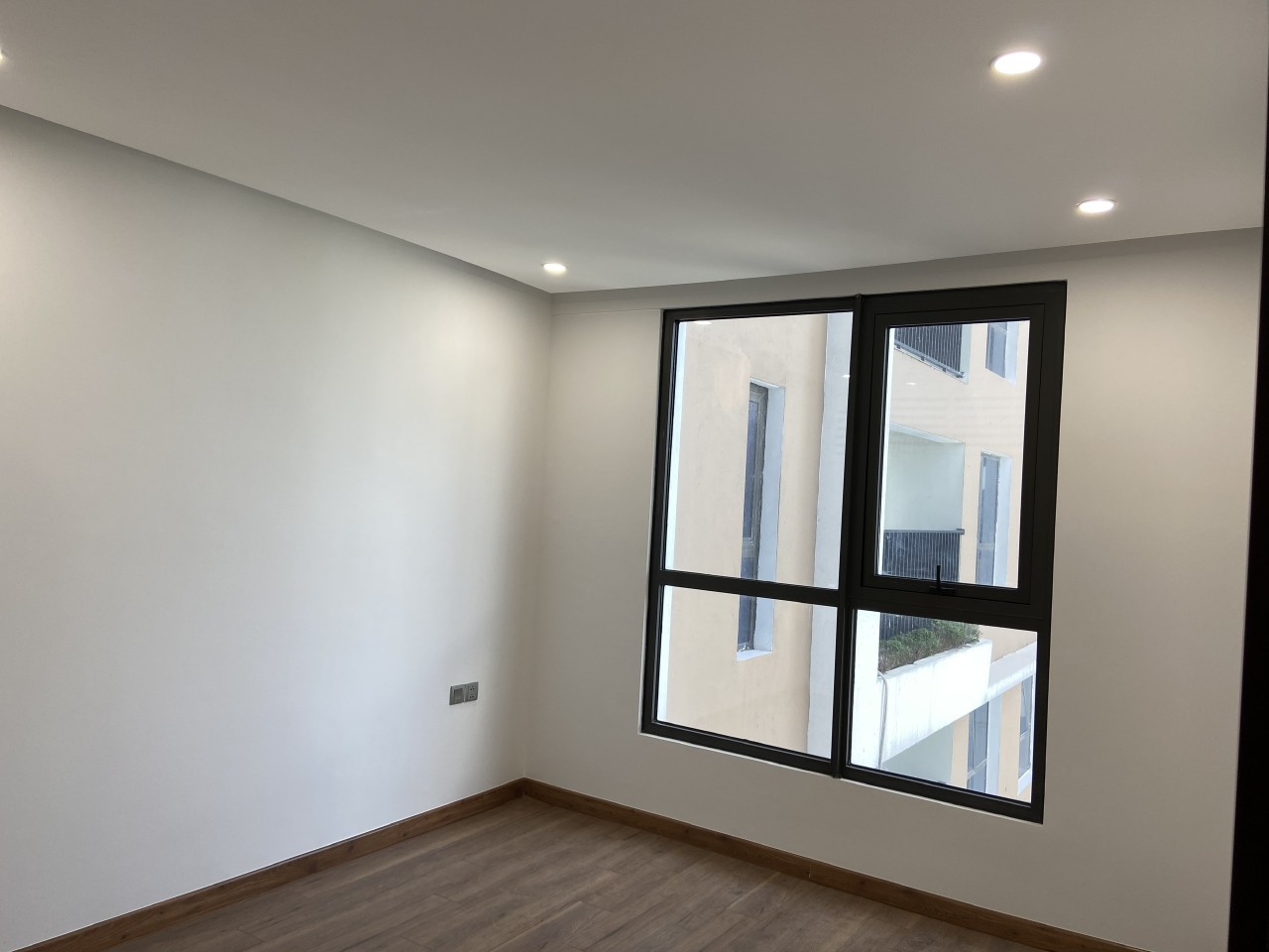 Chính chủ bán căn hộ 1 phòng ngủ+1phòng đa năng tầng trung tòa M2 6th Element 5
