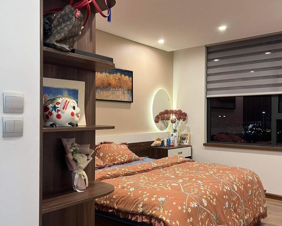 Chính chủ bán căn hộ 2 ngủ 87m2 full đồ, có sổ đỏ tòa N01T4 Ngoại Giao Đoàn 4