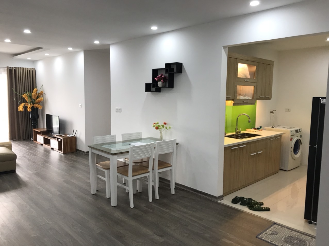 Chính chủ bán căn hộ 3 phòng ngủ tòa N02T3 Ngoại Giao đoàn full đồ nội thất đẹp 2