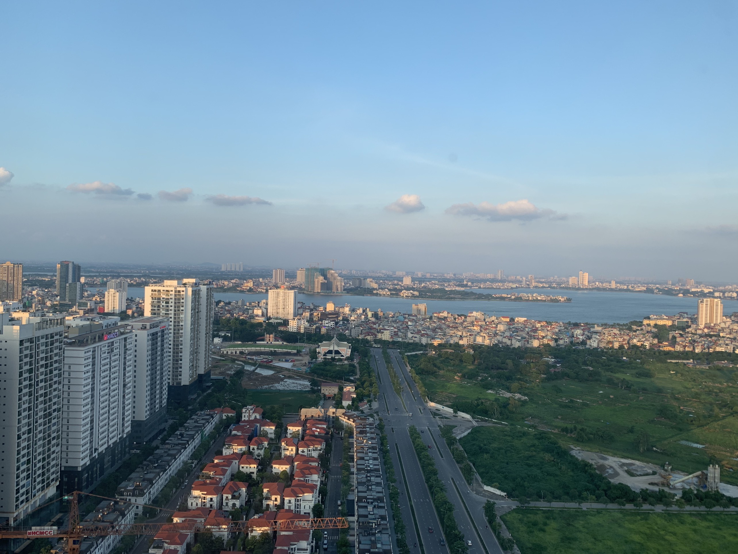 Chính chủ bán căn hộ 3PN tòa N01T5 tầng cao view hồ Tây cực thoáng 1