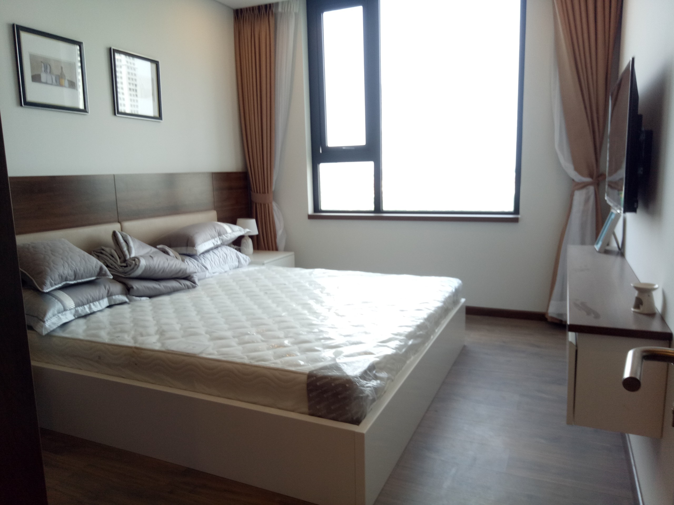 Chính chủ cho thuê căn hộ 3 phòng ngủ tòa N01-T4 Ngoại Giao Đoàn 10