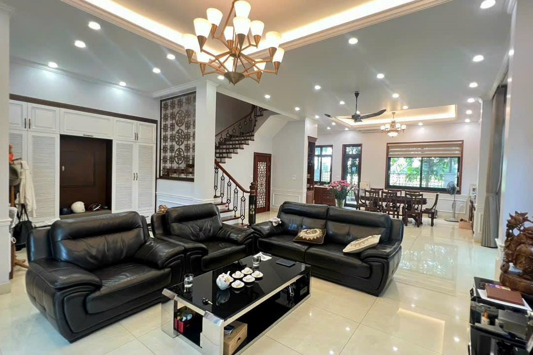 Cho thuê biệt thự đơn lập 240m2 full đồ, vị trí đẹp nhất khu Ngoại Giao Đoàn 2