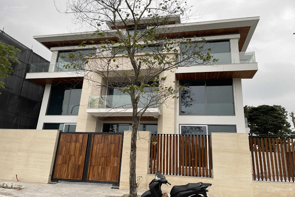 Cho thuê biệt thự đơn lập 240m2 full đồ, vị trí đẹp nhất khu Ngoại Giao Đoàn 4