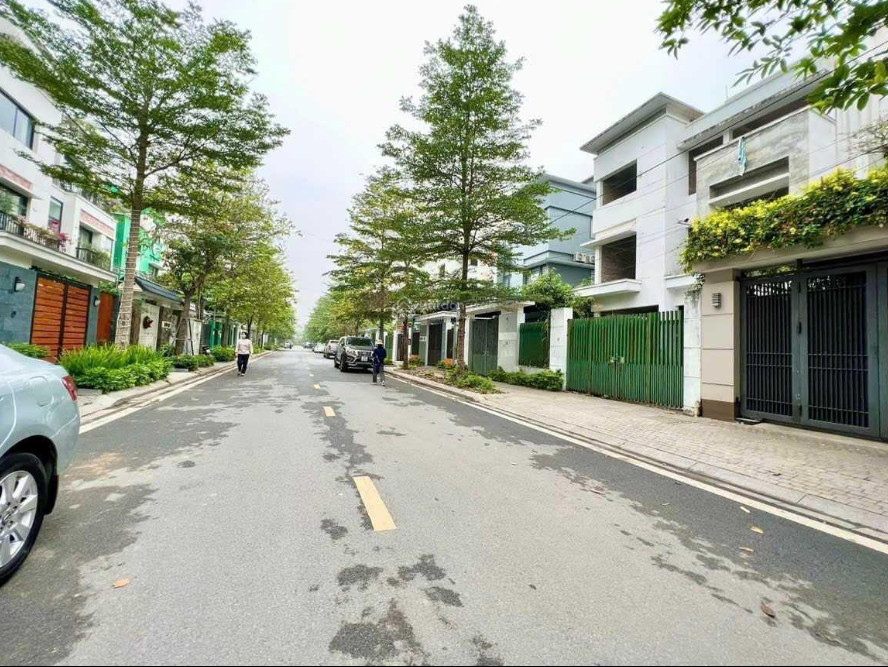 Cho thuê biệt thự Embassy Garden 243m2 x 3.5 tầng hoàn thiện, giá cực tốt 3