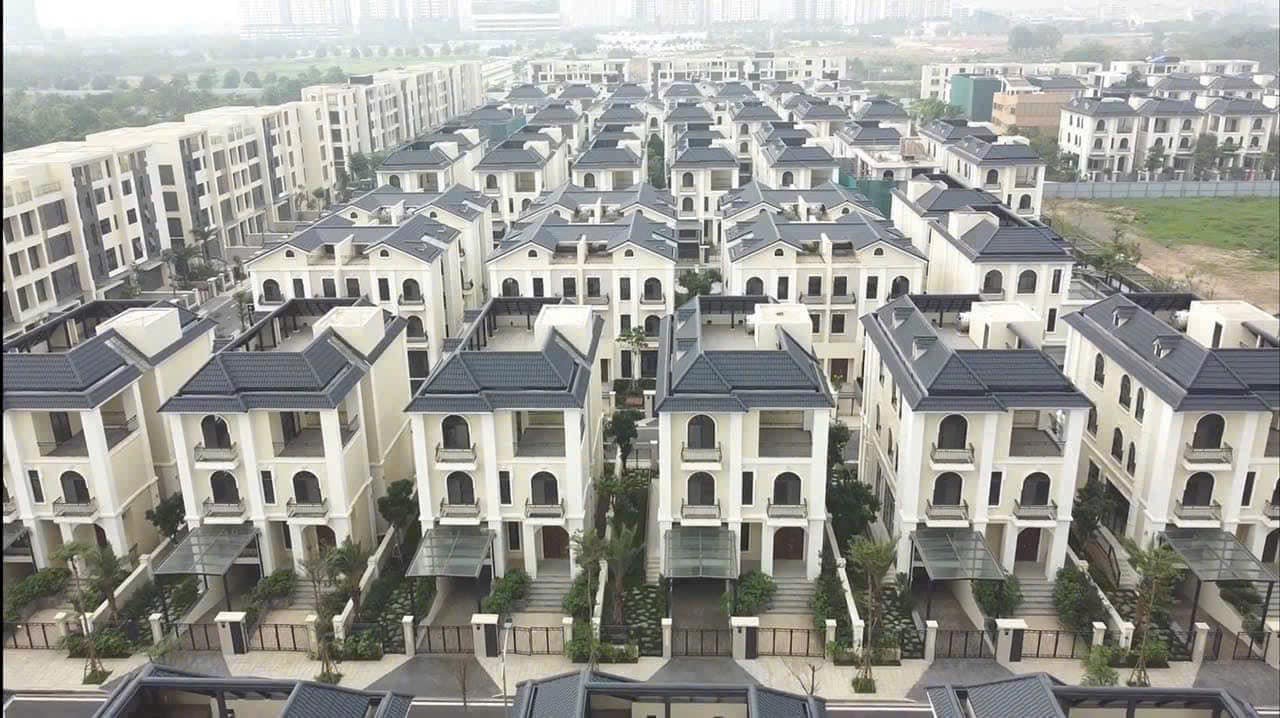 Cho thuê biệt thự song lập 226m2 x 3.5 tầng, mặt tiền 17m khu Ngoại Giao Đoàn 2