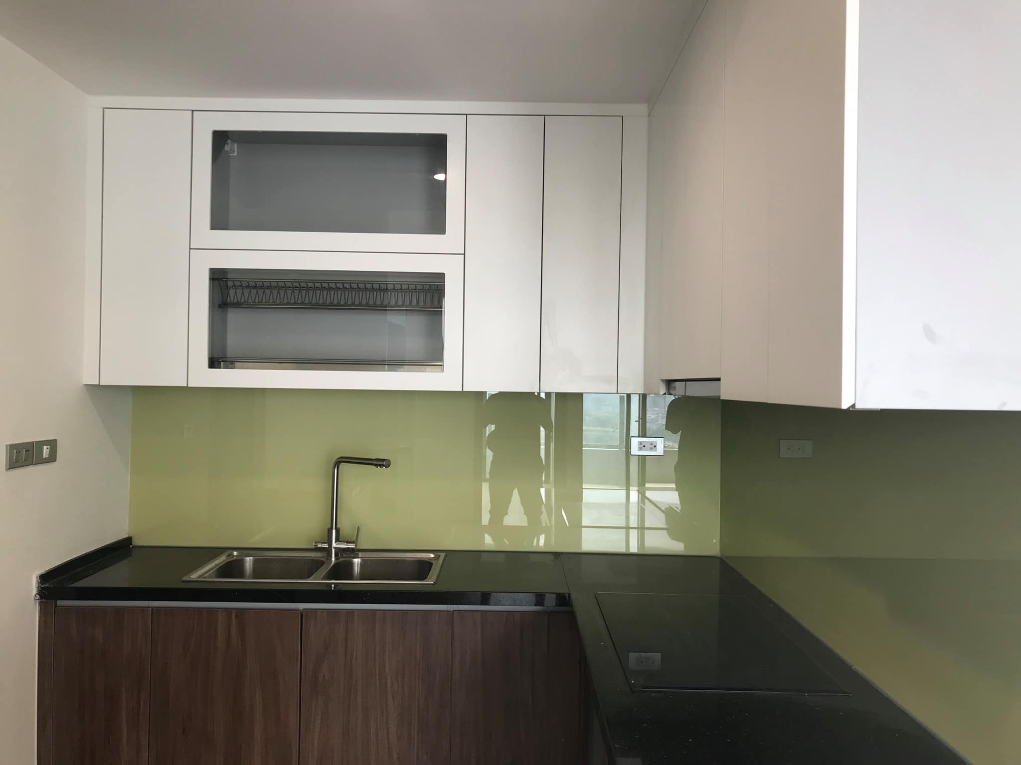 Cho thuê căn 2 ngủ 95m2 tầng cao view hồ tòa N01T8 Ngoại Giao Đoàn 3