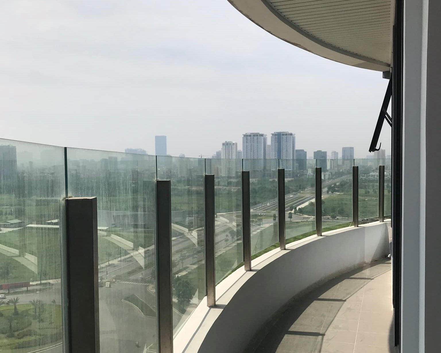 Cho thuê căn 2 ngủ 95m2 tầng cao view hồ tòa N01T8 Ngoại Giao Đoàn 5