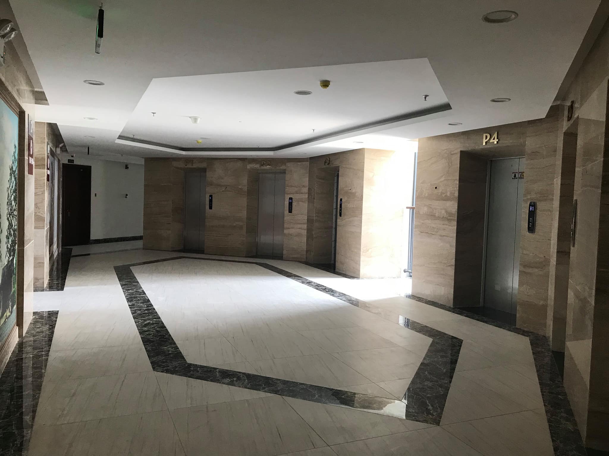 Cho thuê căn 2 ngủ 95m2 tầng cao view hồ tòa N01T8 Ngoại Giao Đoàn 6