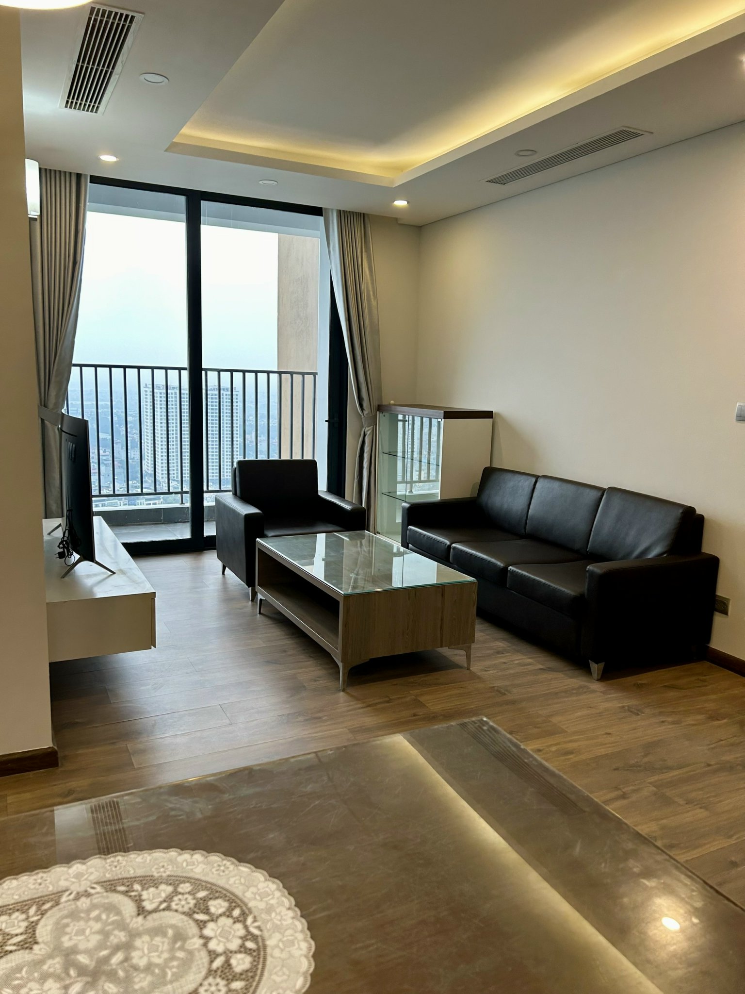 Cho thuê căn 2PN/87m2 tầng cao - nhà mới, view hồ tòa N01T4 Ngoại Giao Đoàn 2