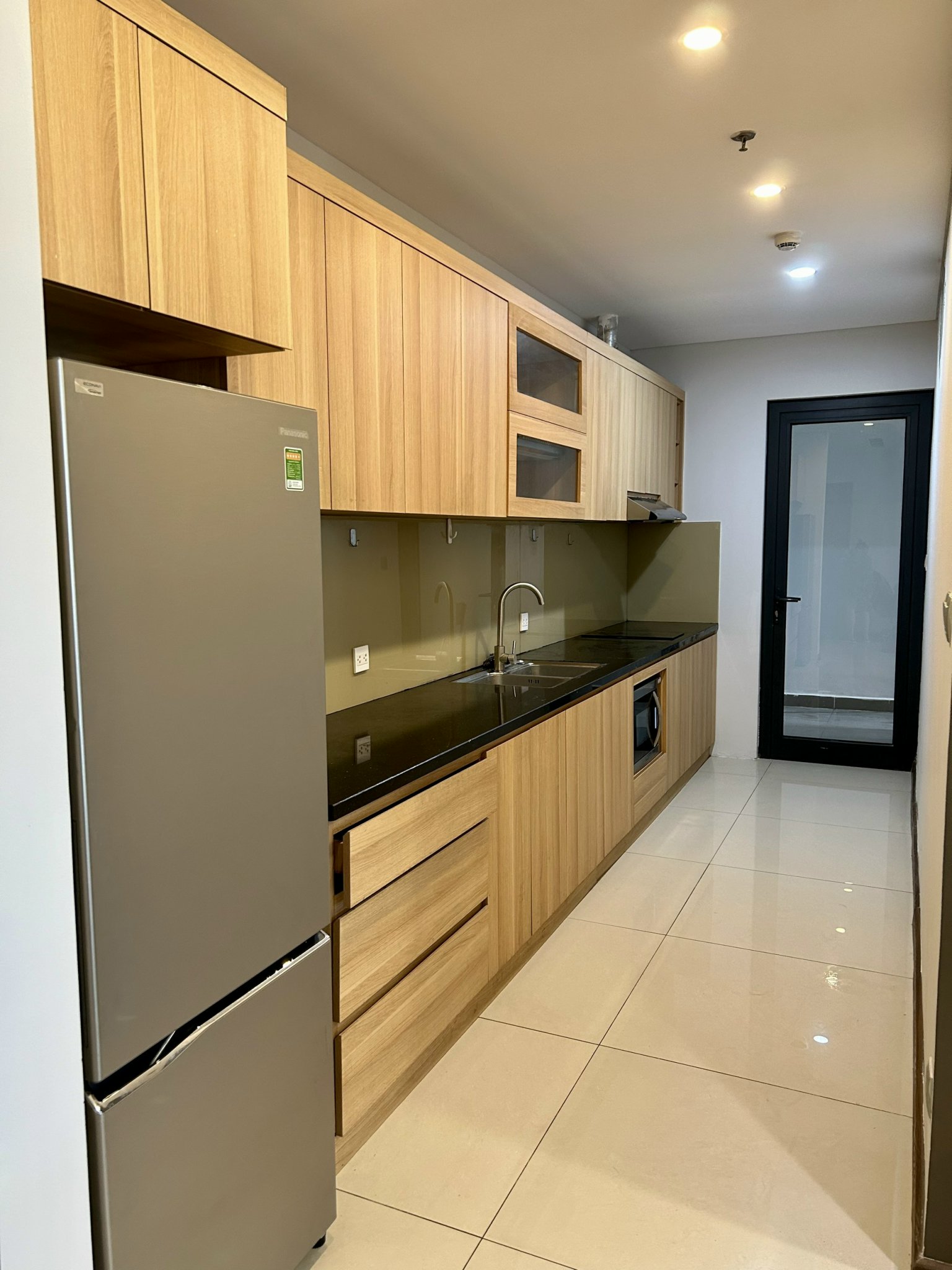 Cho thuê căn 2PN/87m2 tầng cao - nhà mới, view hồ tòa N01T4 Ngoại Giao Đoàn 5