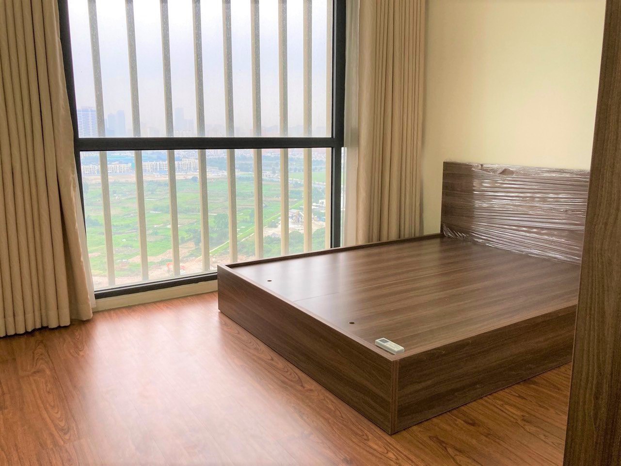 Cho thuê căn 2PN/95m2 full đồ tầng trung view thoáng tòa N04B Ngoại Giao Đoàn 3