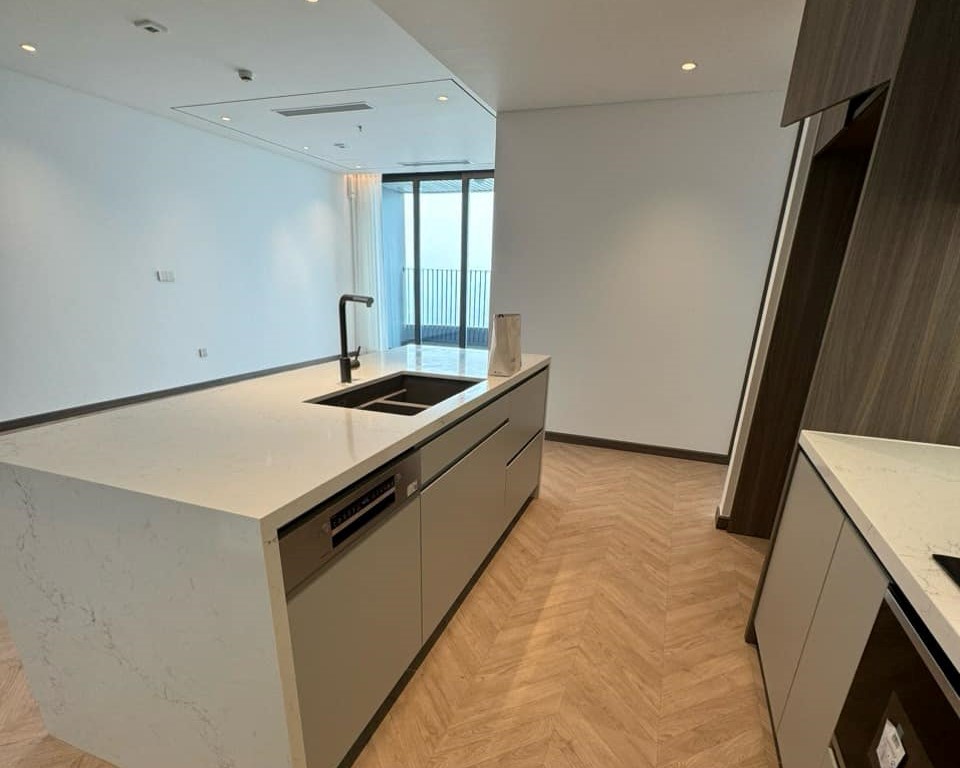 Cho thuê căn 3 ngủ 101m2 tầng cao, mới nguyên bản tòa N01T6 Ngoại Giao Đoàn 3