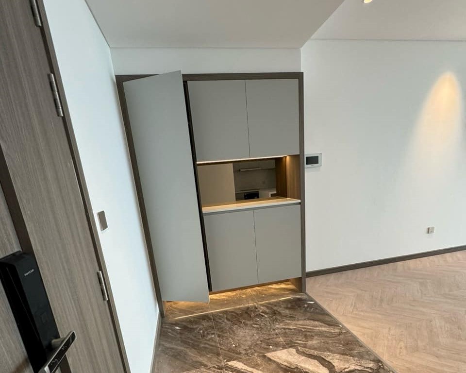 Cho thuê căn 3 ngủ 101m2 tầng cao, mới nguyên bản tòa N01T6 Ngoại Giao Đoàn 4