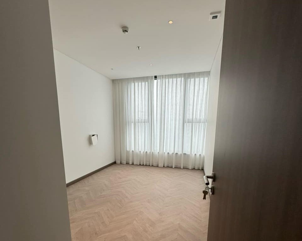 Cho thuê căn 3 ngủ 101m2 tầng cao, mới nguyên bản tòa N01T6 Ngoại Giao Đoàn 6