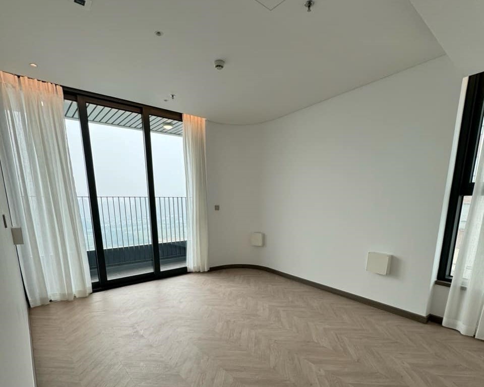 Cho thuê căn 3 ngủ 101m2 tầng cao, mới nguyên bản tòa N01T6 Ngoại Giao Đoàn 7