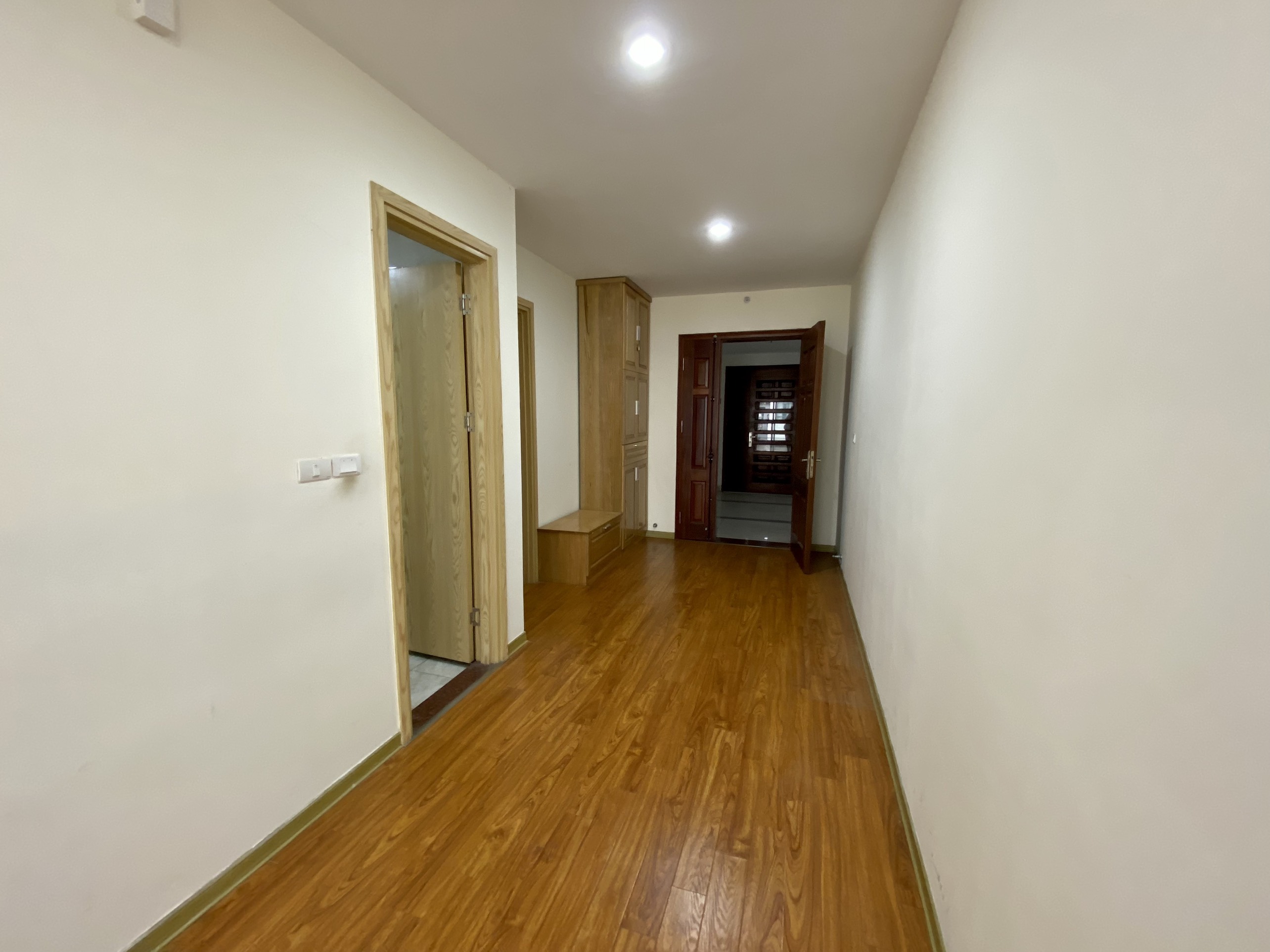 Cho thuê căn 3 ngủ 109m2 tầng trung full đồ tại N01T3 Ngoại Giao Đoàn 4