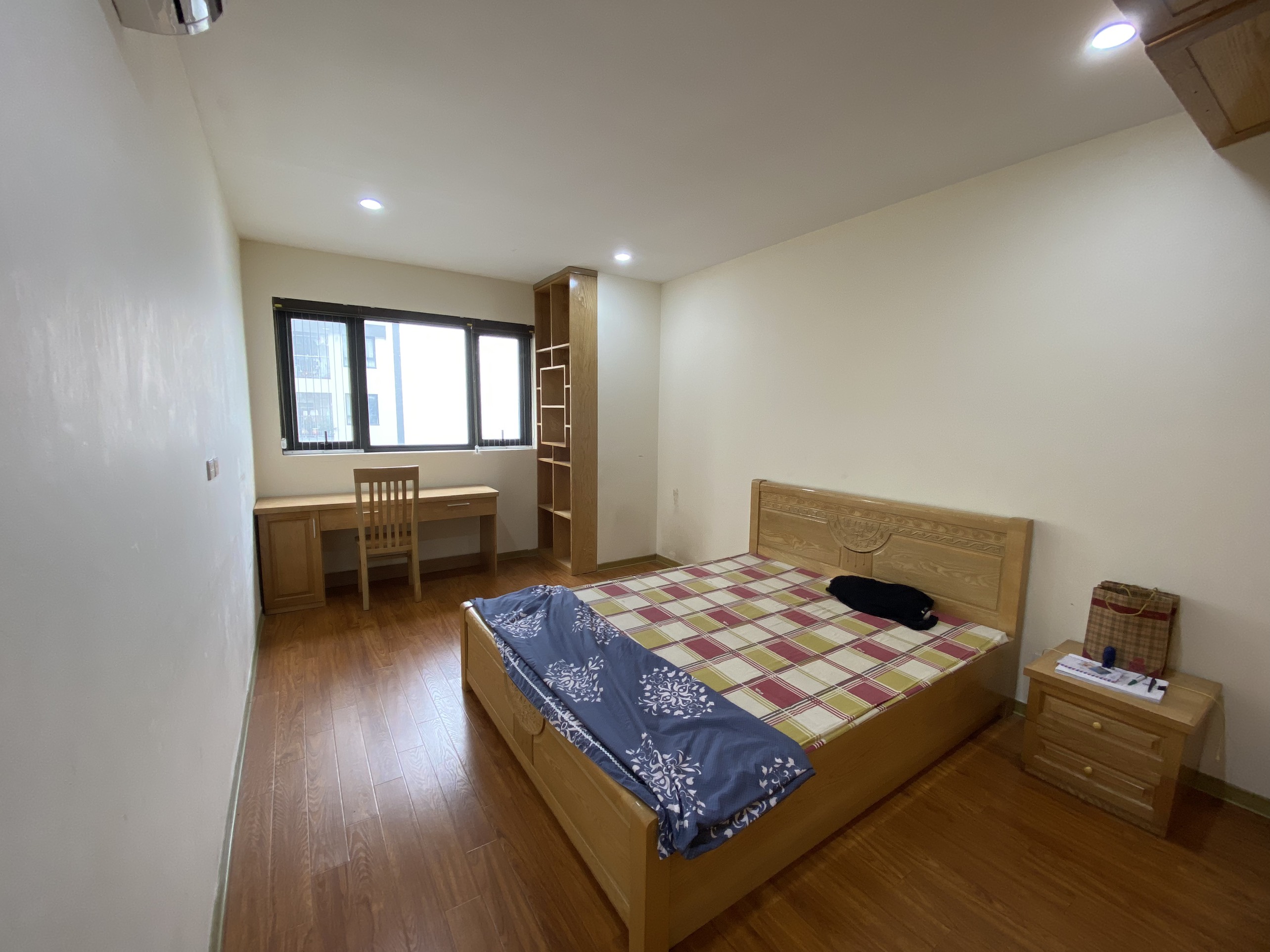 Cho thuê căn 3 ngủ 109m2 tầng trung full đồ tại N01T3 Ngoại Giao Đoàn 10