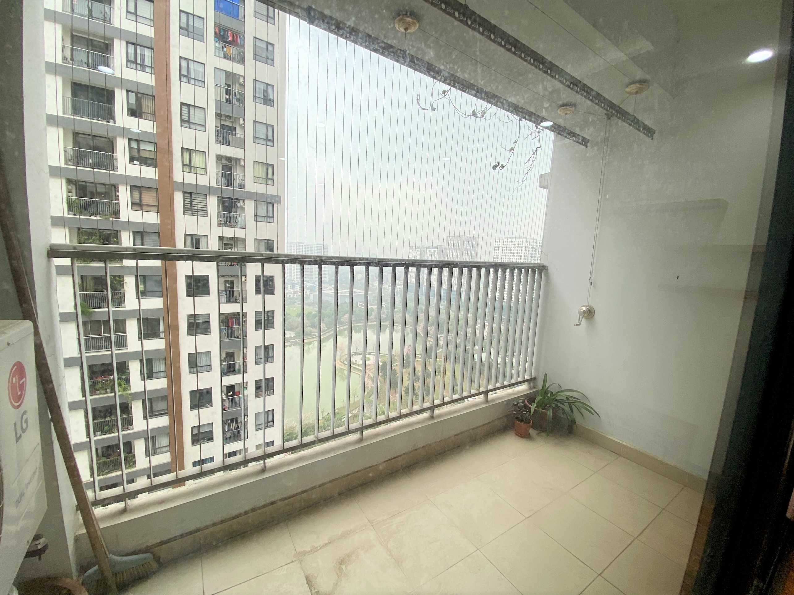 Cho thuê căn 3 ngủ 109m2 tầng trung full đồ tại N01T3 Ngoại Giao Đoàn 14