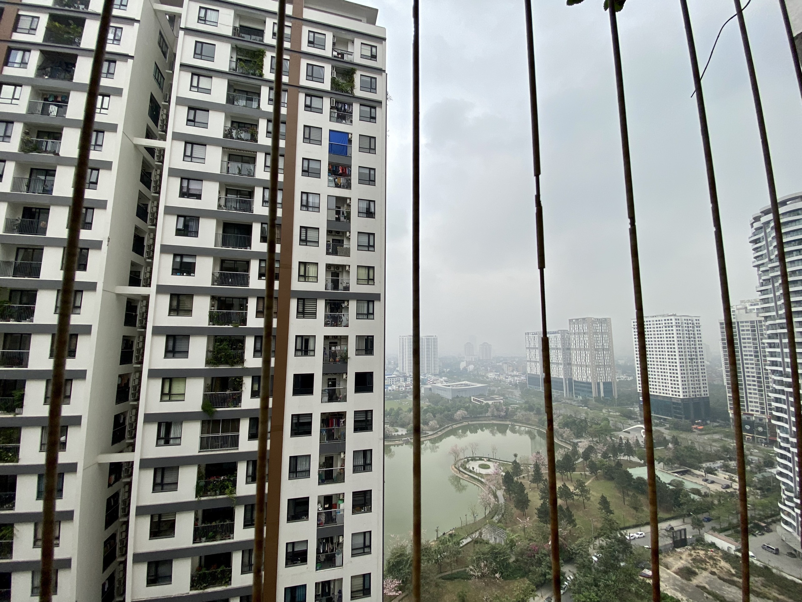 Cho thuê căn 3 ngủ 109m2 tầng trung full đồ tại N01T3 Ngoại Giao Đoàn 15