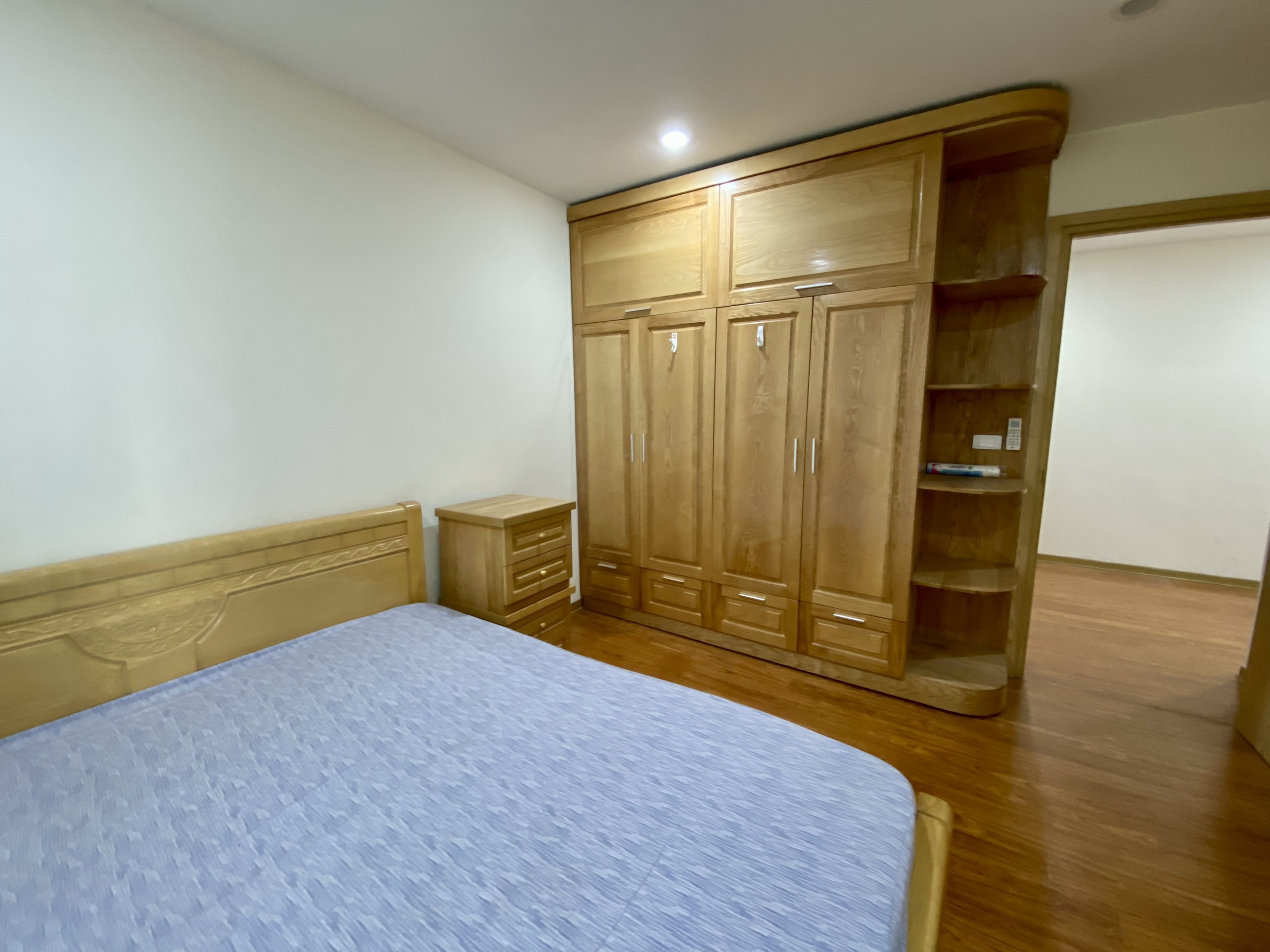 Cho thuê căn 3 ngủ 109m2 tầng trung full đồ tại N01T3 Ngoại Giao Đoàn 7