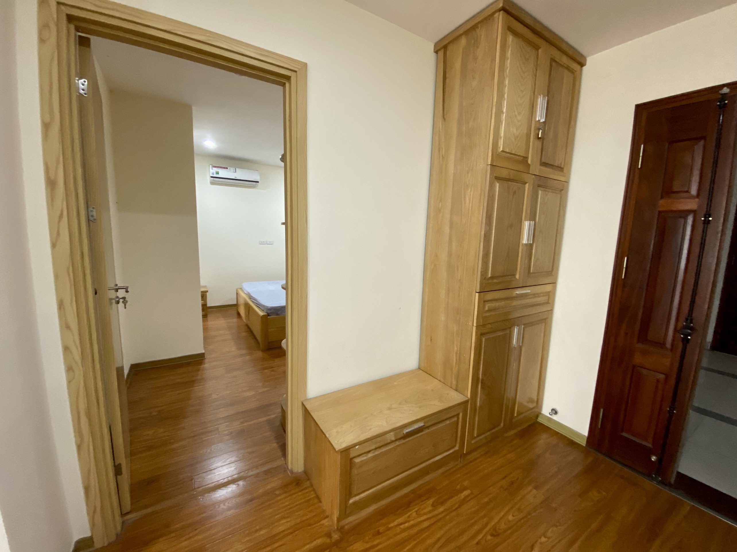 Cho thuê căn 3 ngủ 109m2 tầng trung full đồ tại N01T3 Ngoại Giao Đoàn 8