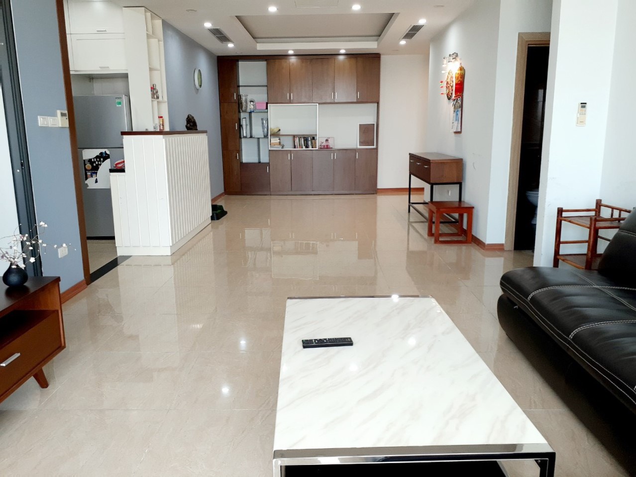 Cho thuê căn 3 ngủ 129m2 tầng cao view Hồ Tây tại N04B Ngoại Giao Đoàn 2
