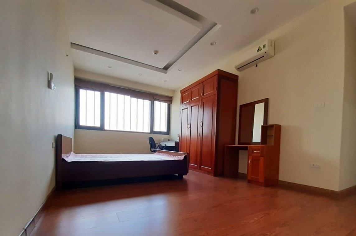 Cho thuê căn 3 ngủ 129m2 tầng cao view Hồ Tây tại N04B Ngoại Giao Đoàn 6