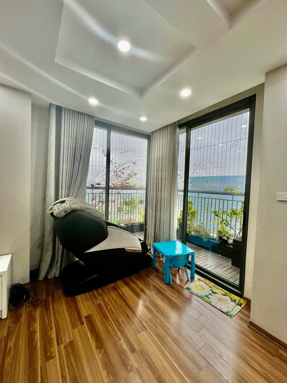 Cho thuê căn 3 ngủ 130m2 full đồ view Starlake, có slot ô tô tòa N03T4 4