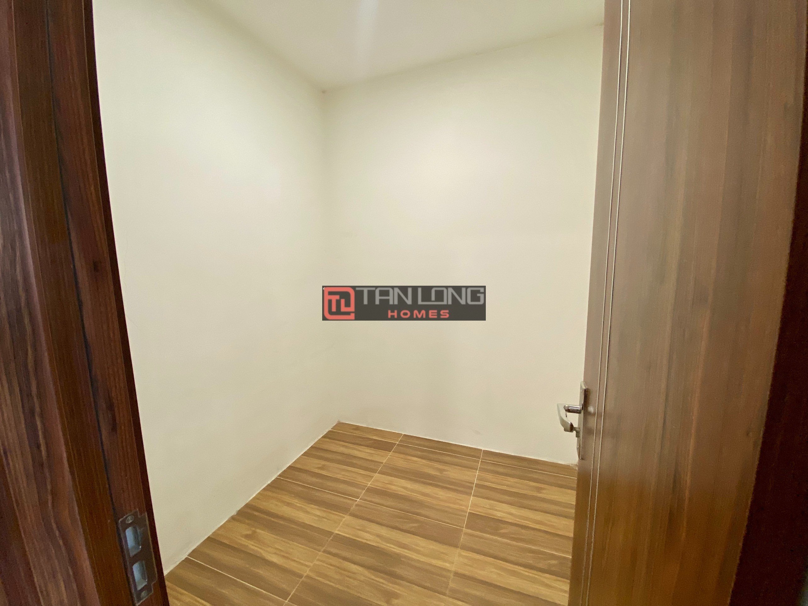Cho thuê căn 3 ngủ 93.3m2 full đồ cơ bản view thoáng mát N01T8 Ngoại Giao Đoàn 11
