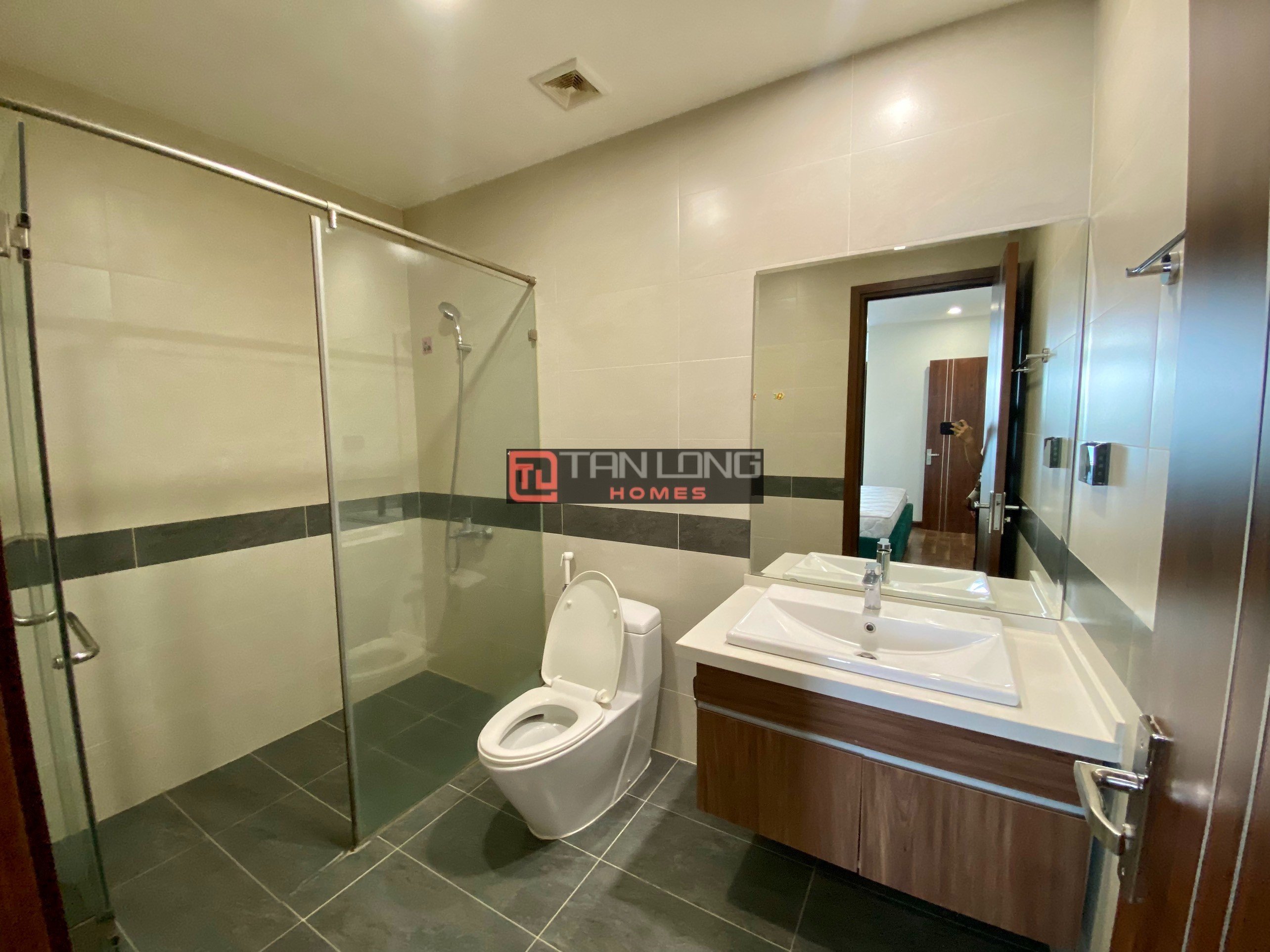 Cho thuê căn 3 ngủ 93.3m2 full đồ cơ bản view thoáng mát N01T8 Ngoại Giao Đoàn 12